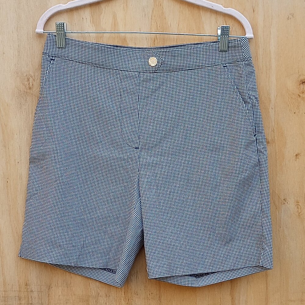 Elegant Houndstooth Checkered Shorts by Rafaella.